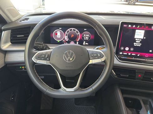 Certified 2026 Volkswagen Tiguan SE w/ Panoramic Sunroof Package FWD image 18