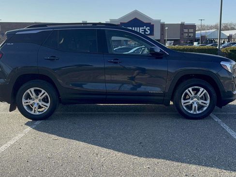 Used 2019 GMC Terrain SLE w/ Driver Convenience Package image 4