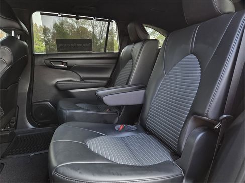 Used 2021 Toyota Highlander XSE image 18