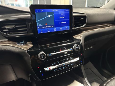 Used 2022 Ford Explorer Limited w/ Equipment Group 301A image 11