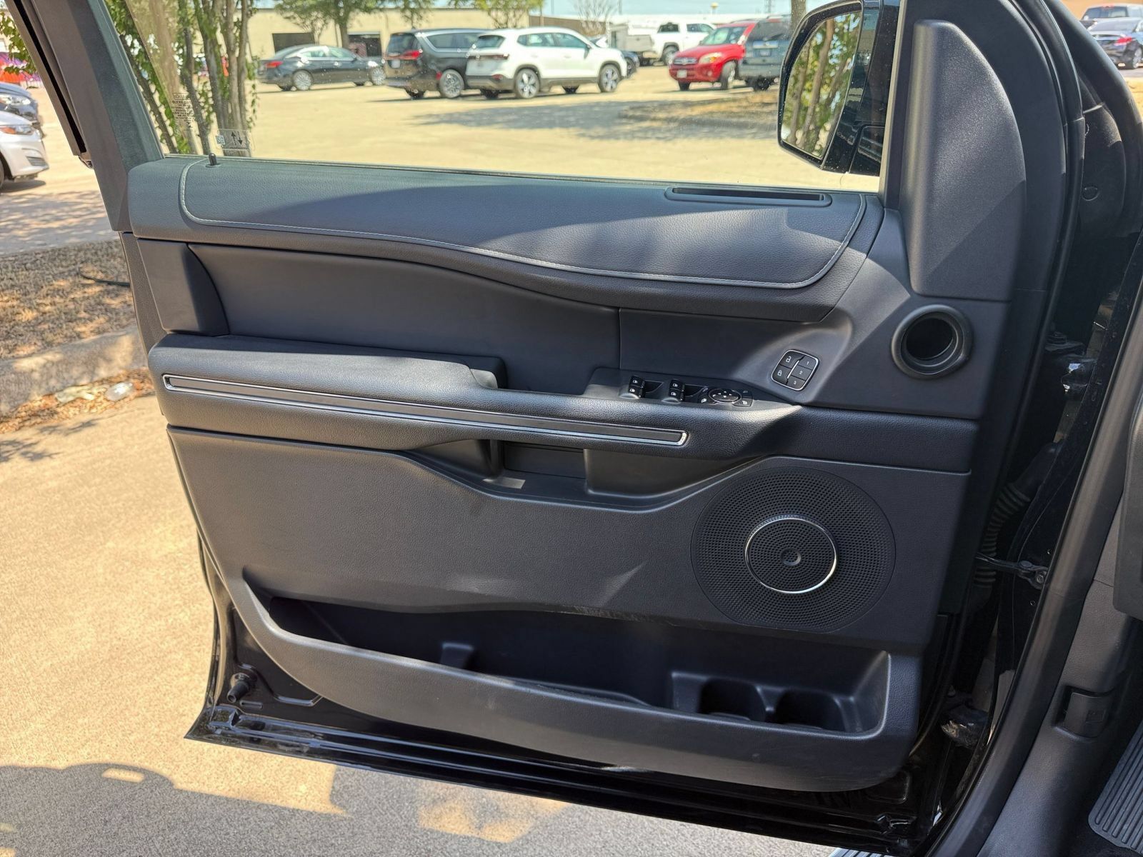 Used 2023 Ford Expedition XLT AWD/4WD image 18