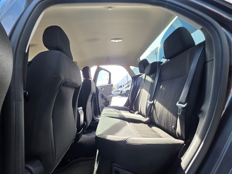 Used 2018 Ford Focus SE w/ Cold Weather Package FWD image 15