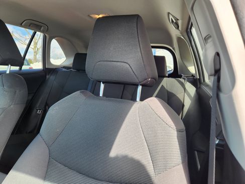 Used 2021 Toyota RAV4 LE image 11