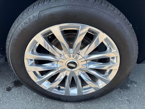 Used 2023 Cadillac Escalade Premium Luxury AWD/4WD image 10