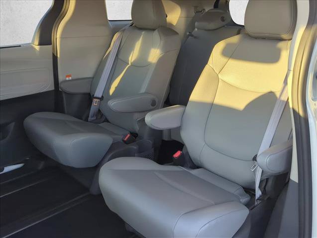 Used 2021 Toyota Sienna XLE AWD/4WD image 21