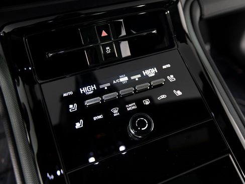 Certified 2025 Porsche Panamera 4 image 28