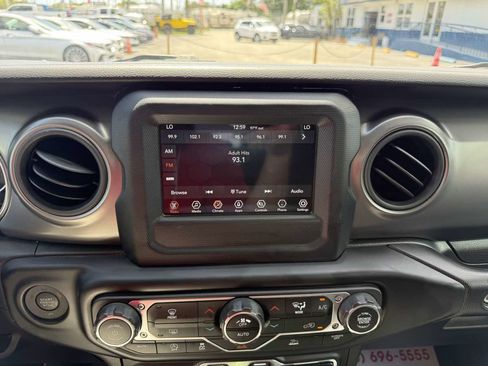 Used 2023 Jeep Gladiator Sport image 29