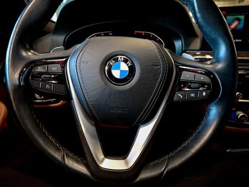 Used 2020 BMW 530i w/ Convenience Package image 31