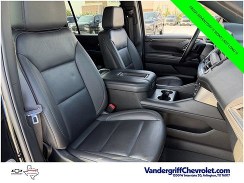 Used 2024 Chevrolet Suburban LT RWD image 28