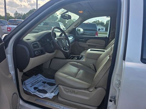 Used 2012 GMC Yukon XL Denali RWD image 6