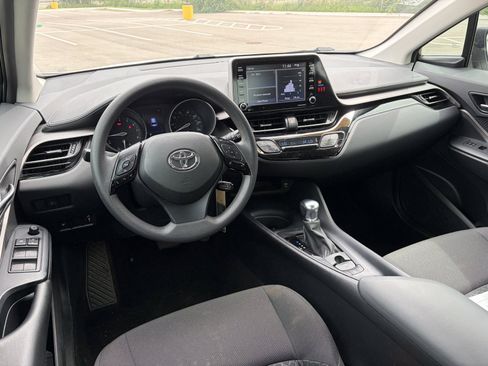Used 2020 Toyota C-HR LE FWD image 10