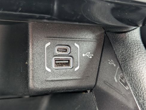 Used 2024 Jeep Compass Latitude image 29