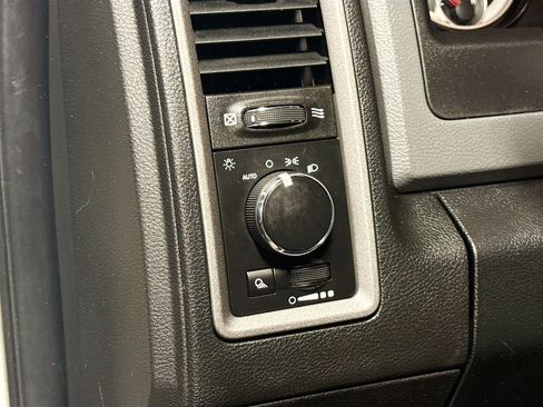 Used 2017 RAM 2500 Tradesman w/ Chrome Appearance Group image 16