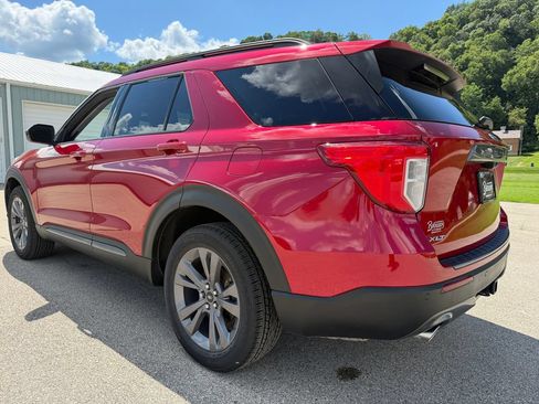 Used 2023 Ford Explorer XLT w/ Equipment Group 202A AWD/4WD image 7