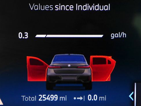 Used 2023 BMW 740i w/ Parking Assistance Package image 31