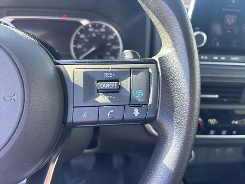 Used 2023 Nissan Rogue SV image 37