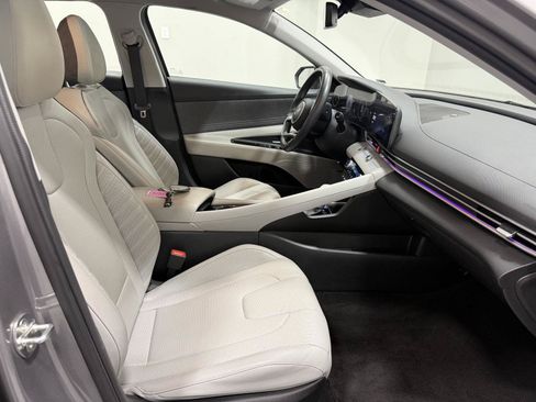 Used 2024 Hyundai Elantra Limited FWD image 17