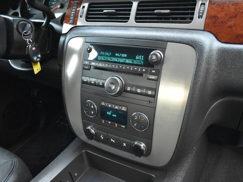 Used 2009 GMC Sierra 1500 SLT w/ Suspension Package, Off-Road image 23