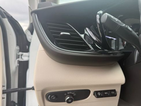 Used 2023 Buick Envision Avenir image 21