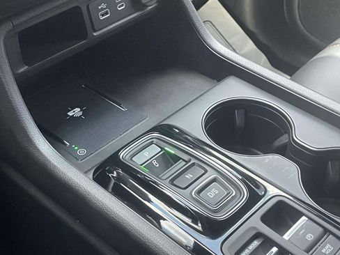 Used 2025 Honda Pilot TrailSport image 32