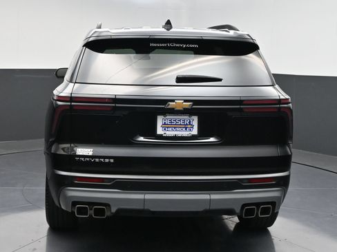 Used 2025 Chevrolet Traverse LT FWD image 6