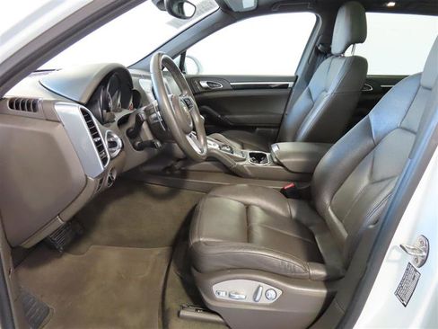Used 2017 Porsche Cayenne Platinum Edition w/ Premium Package Plus (PJX) image 16
