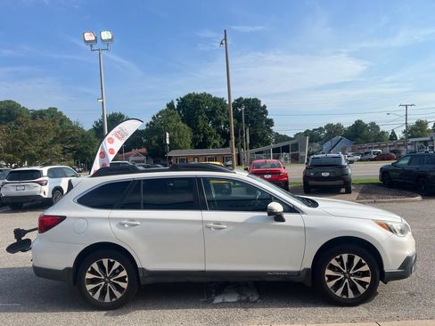 Used 2015 Subaru Outback 2.5i Limited AWD/4WD image 3