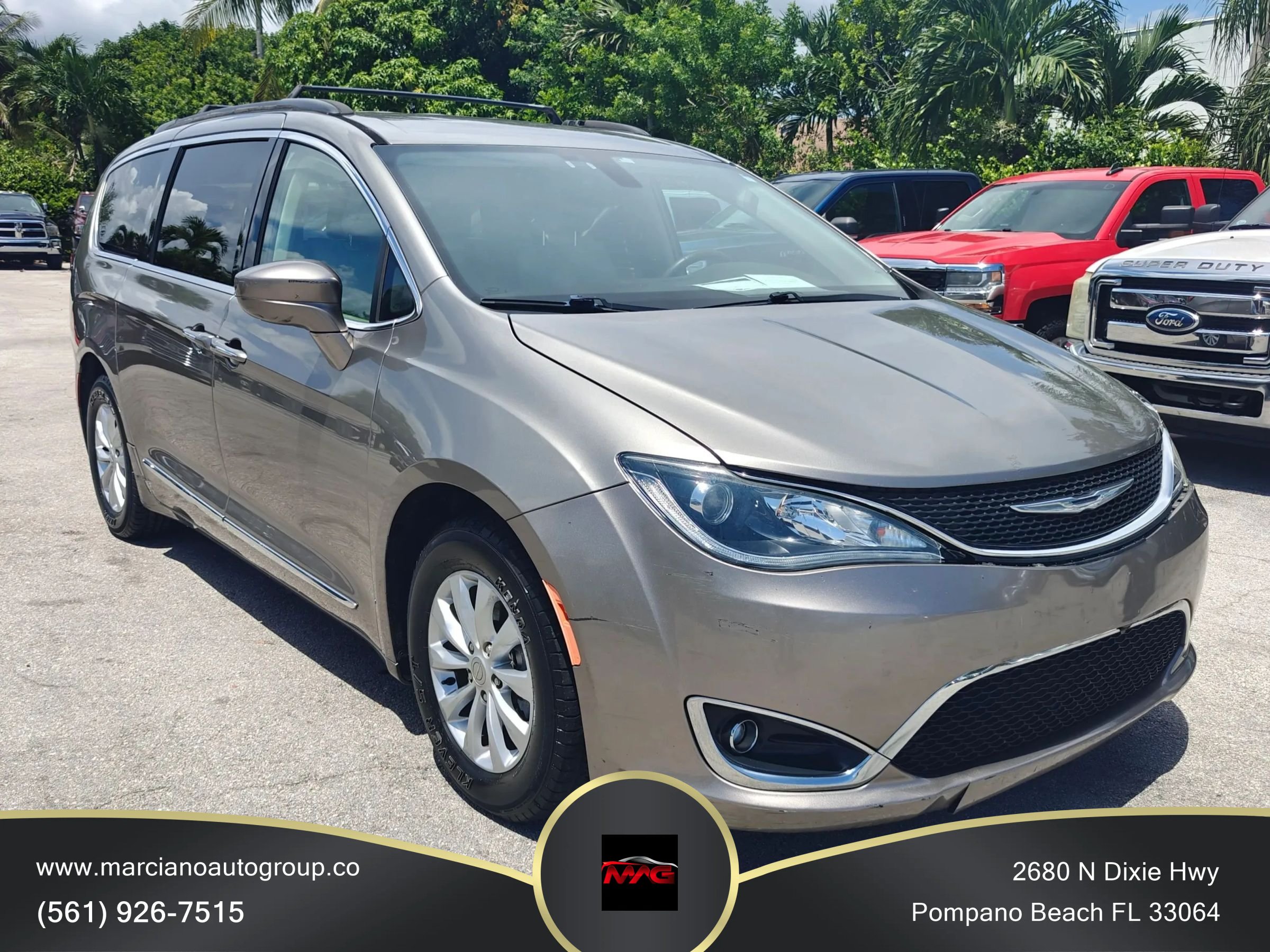 Used 2017 Chrysler Pacifica Touring-L FWD image 1