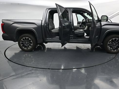 Used 2025 Toyota Tundra Limited AWD/4WD image 27