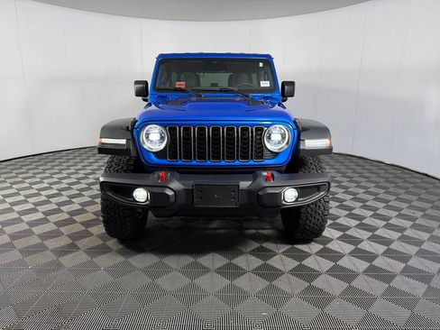 Used 2025 Jeep Wrangler Unlimited Rubicon w/ Convenience Group AWD/4WD image 3