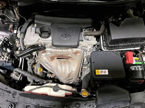 Used 2013 Toyota Camry LE image 27