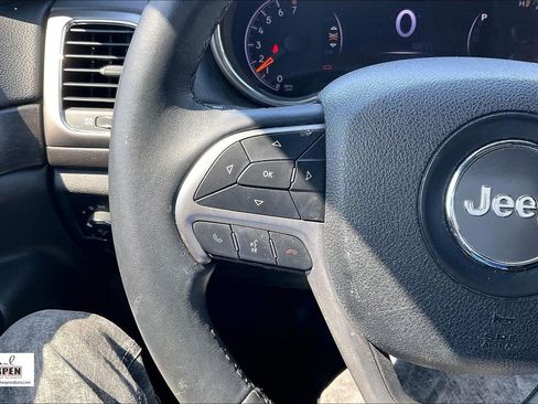 Used 2018 Jeep Grand Cherokee Altitude RWD image 17