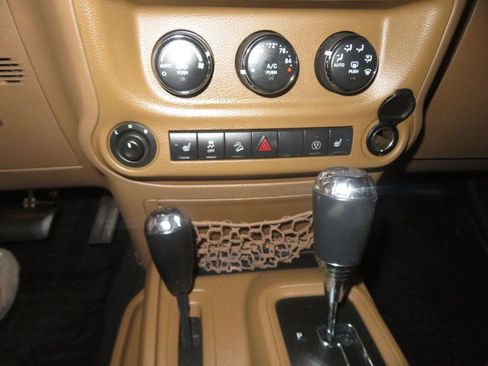 Used 2014 Jeep Wrangler Unlimited Sahara w/ Max Tow Package AWD/4WD image 42