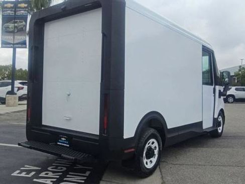 New 2025 Chevrolet Brightdrop 400 w/ Power Door Package AWD/4WD image 8