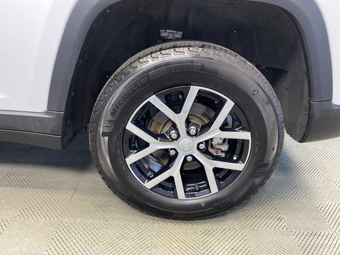 Certified 2024 Jeep Grand Cherokee Limited w/ Luxury Tech Group II image 33