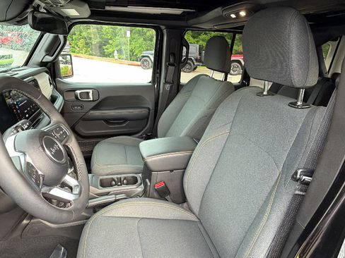Used 2025 Jeep Wrangler Unlimited Sahara w/ Safety Group AWD/4WD image 17