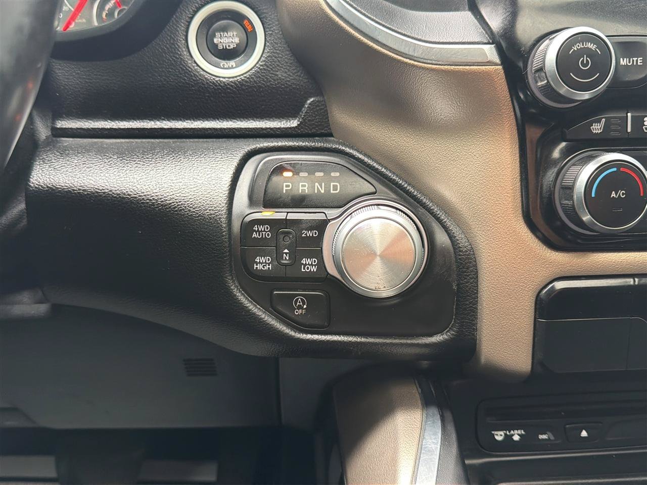 Used 2019 RAM 1500 Laramie AWD/4WD image 23