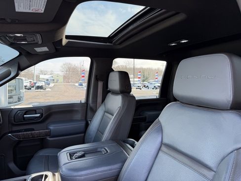 Used 2022 GMC Sierra 3500 Denali w/ Denali Ultimate Package image 5