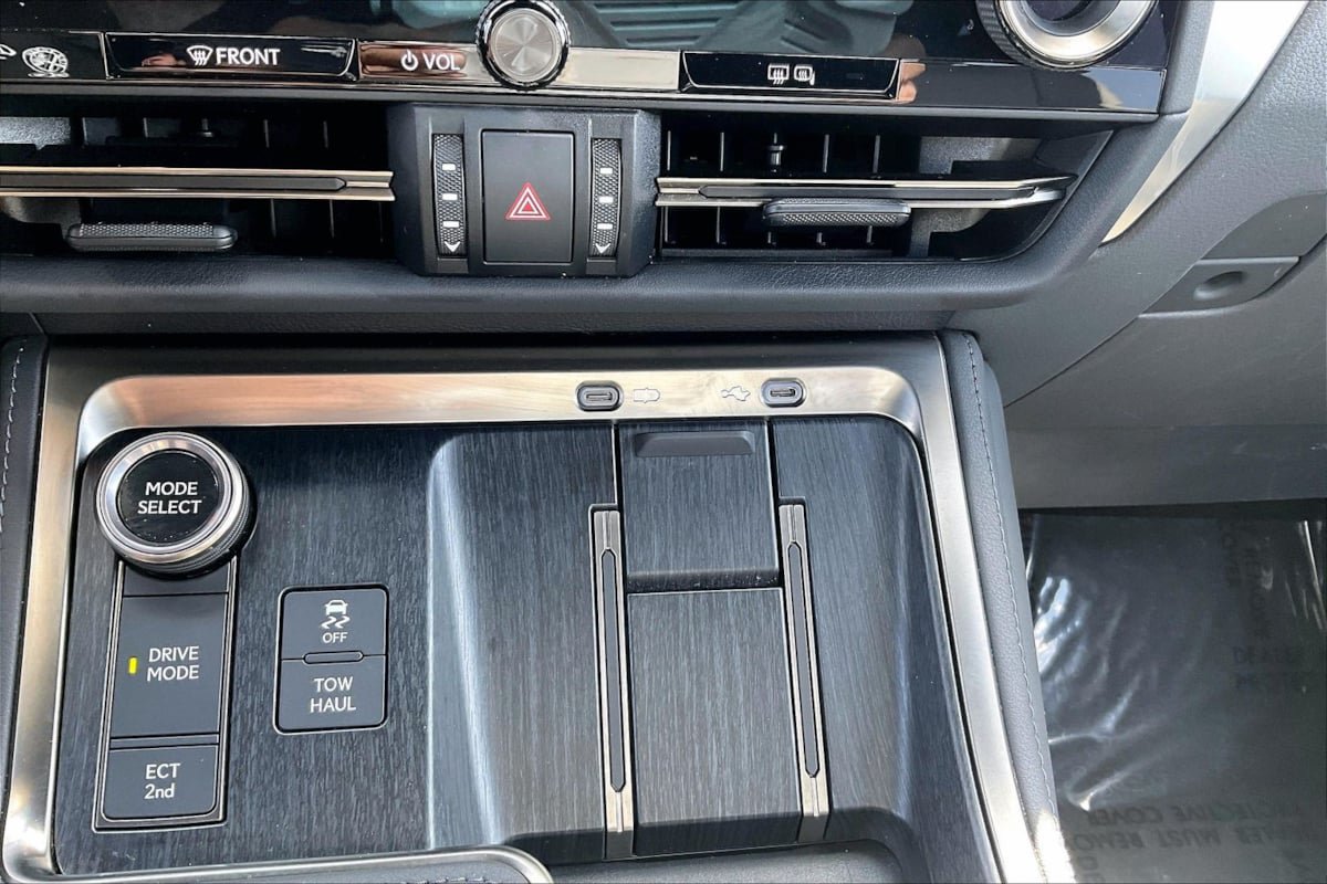Used 2024 Lexus GX 550 w/ Accessory Package (Z1) AWD/4WD image 31