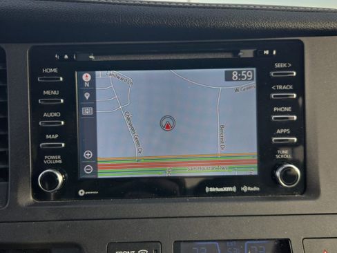 Used 2018 Toyota Sienna XLE Premium image 11