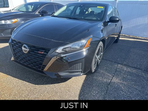 Used 2024 Nissan Altima 2.5 SR FWD image 1