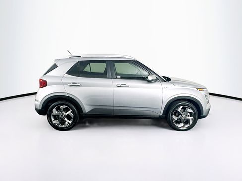 Used 2024 Hyundai Venue SEL image 10