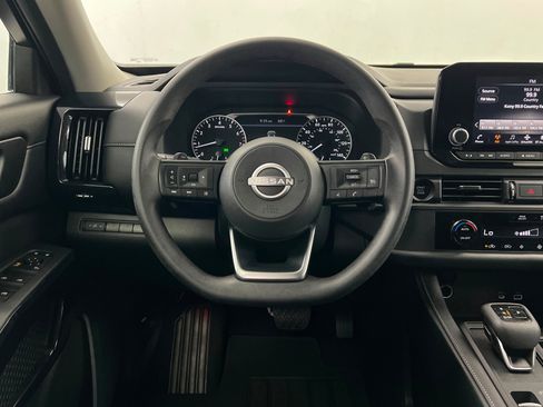 Used 2025 Nissan Pathfinder S FWD image 13