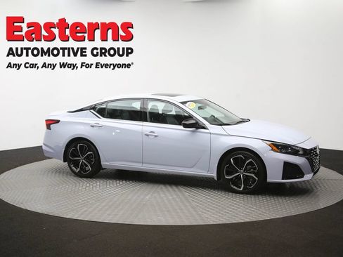 Used 2023 Nissan Altima 2.5 SR w/ SR Premium Package FWD image 48