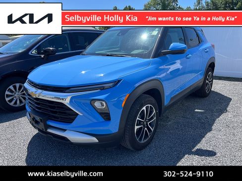 Used 2024 Chevrolet TrailBlazer LT w/ LT Cold Weather Package AWD/4WD image 1