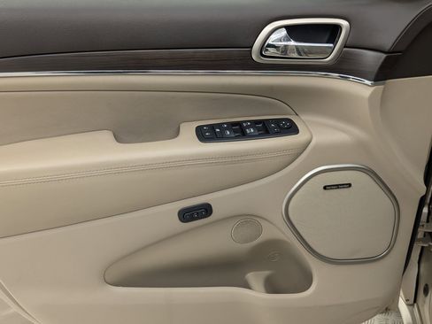 Used 2015 Jeep Grand Cherokee Overland image 14