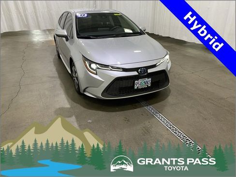 Certified 2022 Toyota Corolla LE image 1
