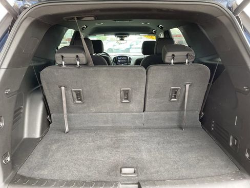 Used 2022 Chevrolet Traverse LT FWD image 30