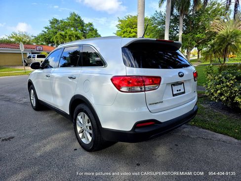 Used 2017 Kia Sorento LX image 8