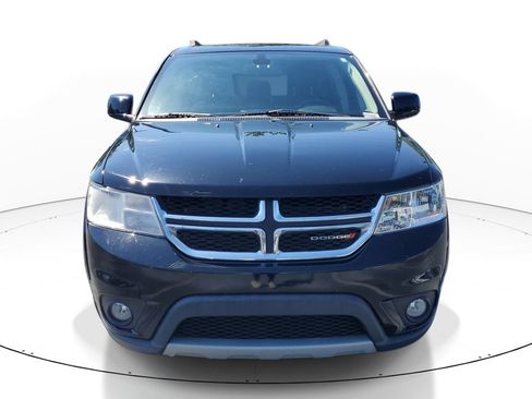 Used 2019 Dodge Journey SE w/ Connectivity Group FWD image 2